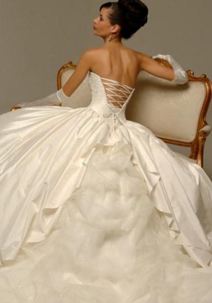 Платье невесты с корсетом