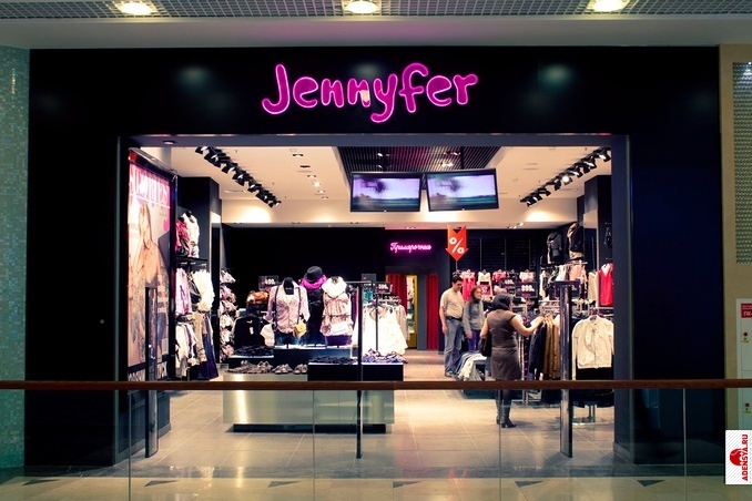 Распродажа джинсов и свитшотов в Jennyfer