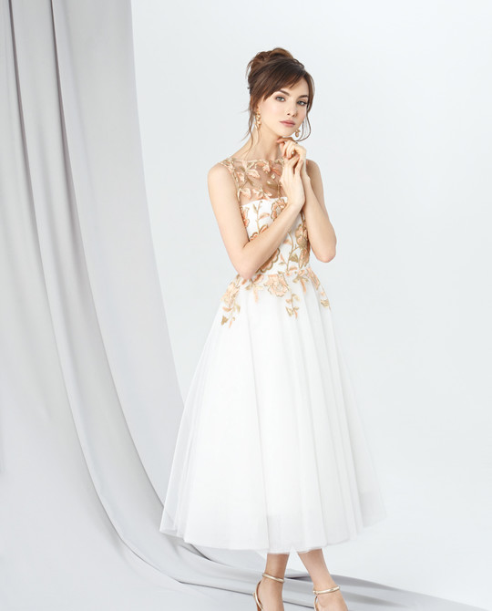 Белое платье с цветами EMSE