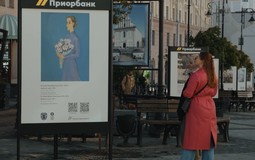 В центре Минска открыли выставку редких картин под открытым небом
