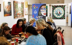 Белорусов позвали бесплатно научиться вытинанке и набиванке