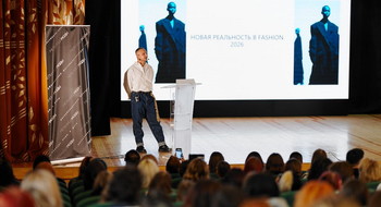 В Минске прошел форум о цифровых технологиях в модной индустрии. Молодежь училась работать с ИИ и планшетами