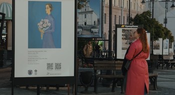 В центре Минска открыли выставку редких картин под открытым небом