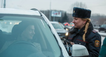 За соблюдение ПДД белорусских автоледи накормили завтраками