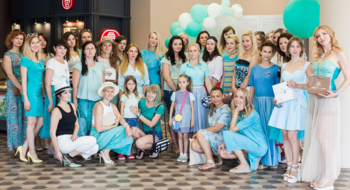 Фоторепортаж: PRET-A-PORTAL Fashion Coffee в цвете Tiffany Blue